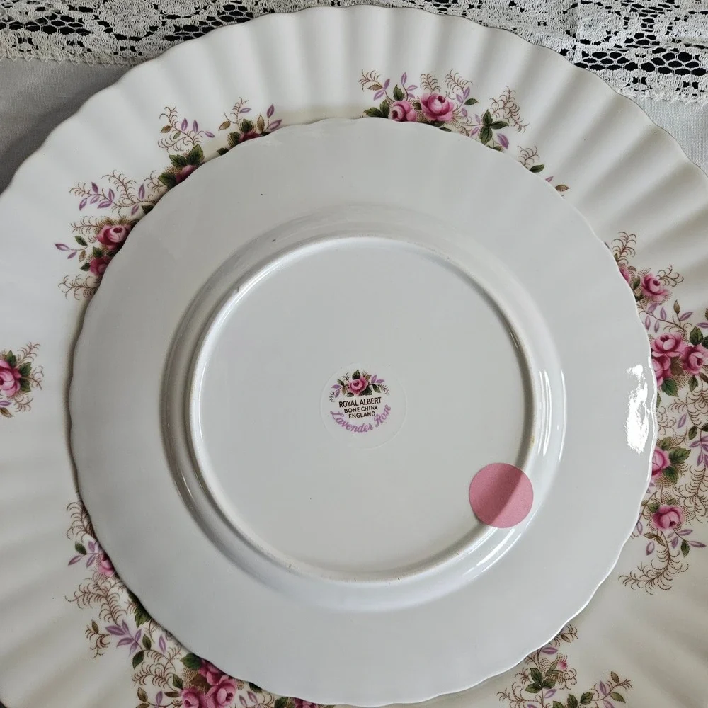 Royal Albert Bone China Lavender Rose Pattern 2-piece Set Dinner Salad Plates